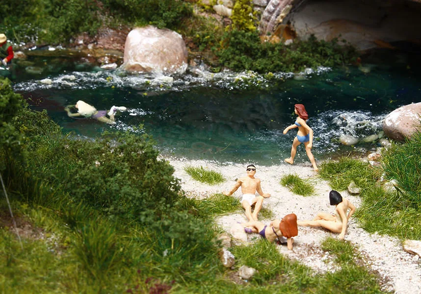 Alte Eisenbahntrasse mit Weinberg und See – Modellbahn-Diorama, Ansicht 10