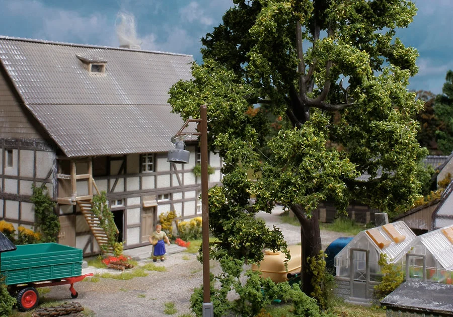 Bauernhaus in wildromantischer Umgebung – Modellbahn-Diorama, Ansicht 9