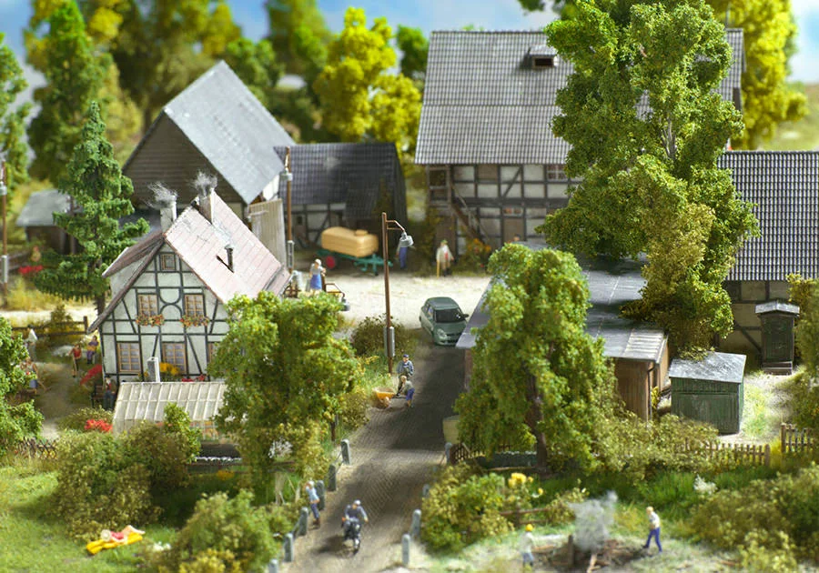 Bauernhaus in wildromantischer Umgebung – Modellbahn-Diorama, Ansicht 11