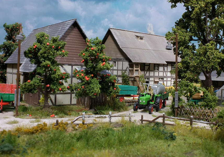 Bauernhaus in wildromantischer Umgebung – Modellbahn-Diorama, Ansicht 12