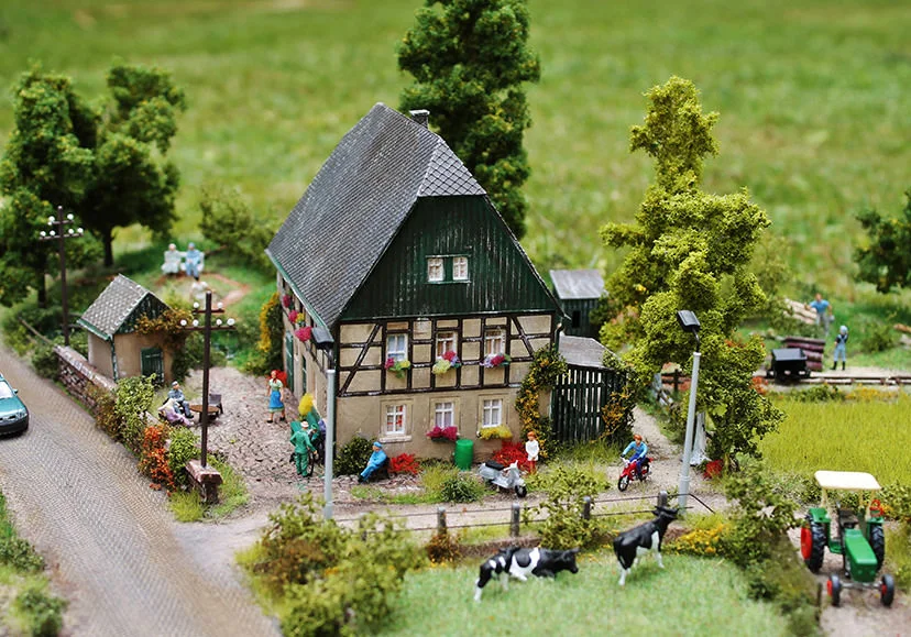 Bauernhaus in wildromantischer Umgebung – Modellbahn-Diorama, Ansicht 19