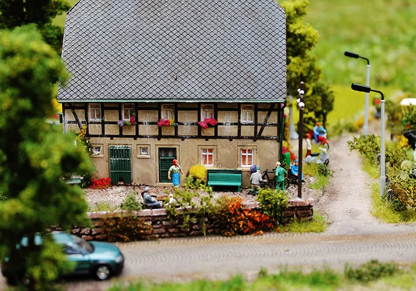 Bauernhaus in wildromantischer Umgebung – Modellbahn-Diorama, Ansicht 21