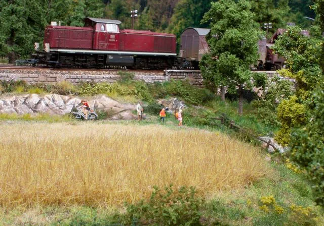 Bahndamm mit Brücke – Modellbahn-Diorama, Ansicht 6