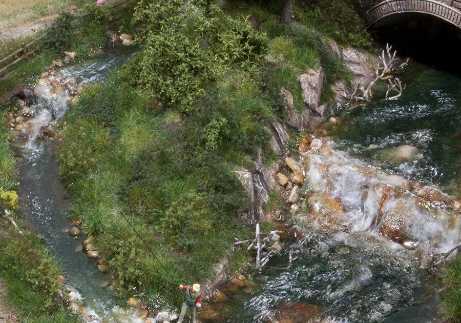 Bahnstrecke überquert Bachlauf – Modellbahn-Diorama, Ansicht 6